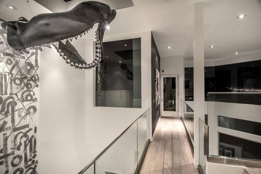 Hollywood Hills Modern Sanctuary-Jaw Dropping View Villa - Los Angeles — Photos 3